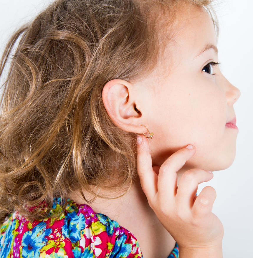 przekłuwanie uszu dla dzieci, bezpieczne bezbolesne, salon kosmetyczny w Kłodzku