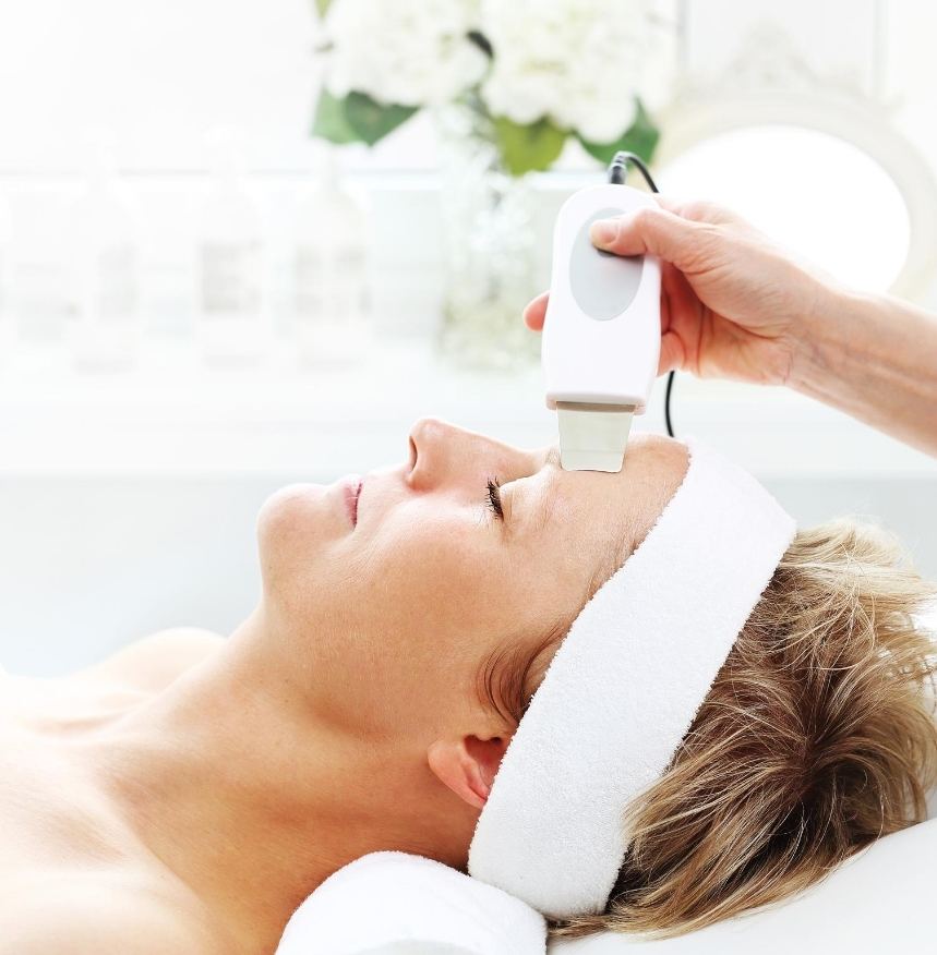 peeling kawitacyjny, oczyszczanie twarzy w salonie kosmetycznym